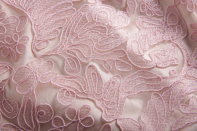 พร้อมเช่า ชุดเดรสสั้น/ชุดออกงาน สีชมพู เข้ารูปแขนยาว ตัดเย็บปราณีต ลูกไม้ทั้งชุด (ซิปหลัง)