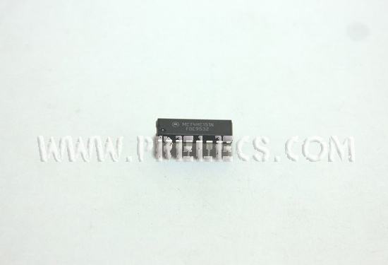74HC151