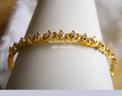 BB031+++กำไล infinity style++ กำไลดีไซน์คล้าย ตัว infinity เลข 8 ตะแคง มีเพชรวางตรงกลาง ชูเล็กน้อยทำให้เพชรสวยวิ๊งๆมากๆๆ เรียบๆ แต่ดูดี ดูโปร่งๆไม่ทึบ