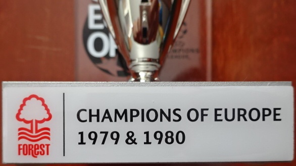 โมเดลถ้วยรางวัลฟุตบอล การแข่งขันฟุตบอลยูฟ่า แชมป์เปี้ยน ลีก - UEFA CHAMPIONS LEAGUE 3D TROPHY on an ACRYLIC PEDESTAL - สโมสรน็อตติ้งแฮม ฟอเรสต์ ราชันย์แห่งยุโรป 1979 และ 1980 ใหม่ / UEFA CHAMPIONS LEAGUE International Football Tournament Football Trophy M