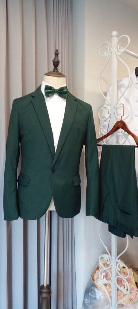 พร้อมเช่า ชุดสูทชาย สีเขียวเข้ม ทรงเข้ารูป สไตล์เกาหลี ไม่มีเสื้อกั๊ก