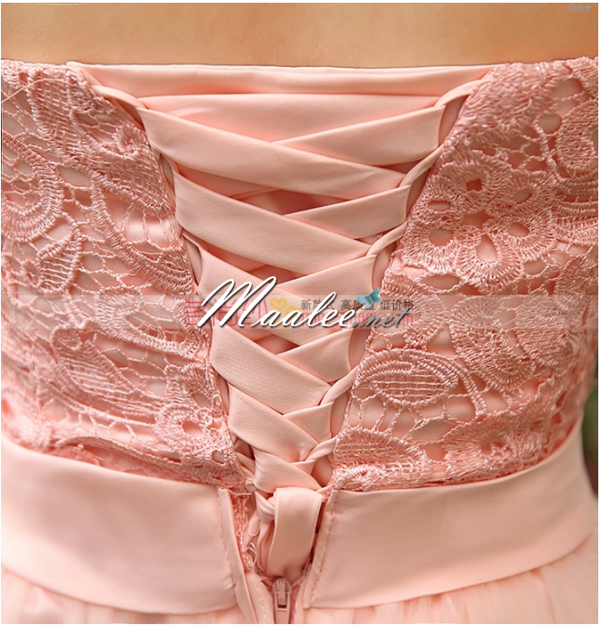 พร้อมเช่า ชุดราตรียาว เกาะอก ลูกไม้ กระโปรงตาข่าย แต่งเข็มกลัดดอก สีโอโรสอ่อน (เชือกผูกหลัง)