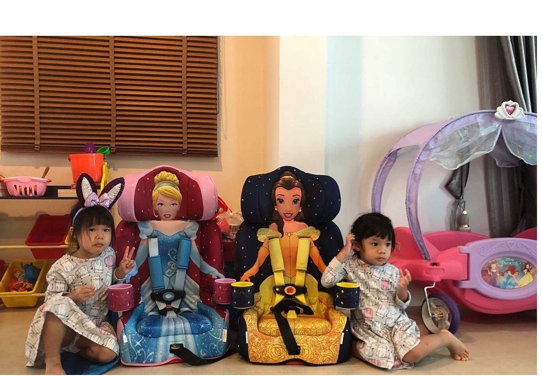 คาร์ซีทสำหรับเด็กโต ลายเจ้าหญิงเบลล์ ใช้ได้ตั้งแต่ 2 ขวบถึง 8 ขวบ