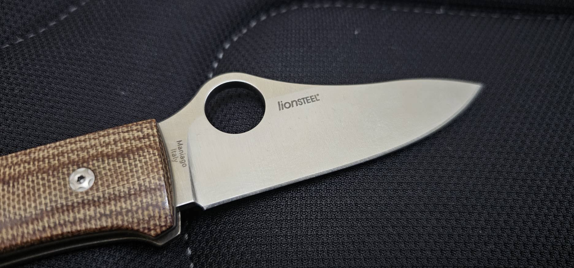 Spyderco/LionSteel Max SpyOpera M390 Satin Plain Blade, Brown Canvas Micarta Handles