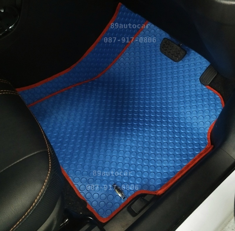 ผ้ายางปูพื้นรถยนต์ Toyota Sienta กระดุมสีฟ้าขอบแดง