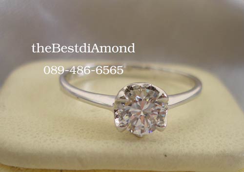 BR971RD+++แหวนเพชร CZ แบบชู เม็ดเดี่ยว+++แบบยอดนิยม คลาสสิค ไม่ล้าสมัย ฝังแบบหนามเตย วงนี้เพชรcz กลมขนาด 40 ตัง (4 มม กว่าๆ)เพชรเล่นแสงดีค่ะ