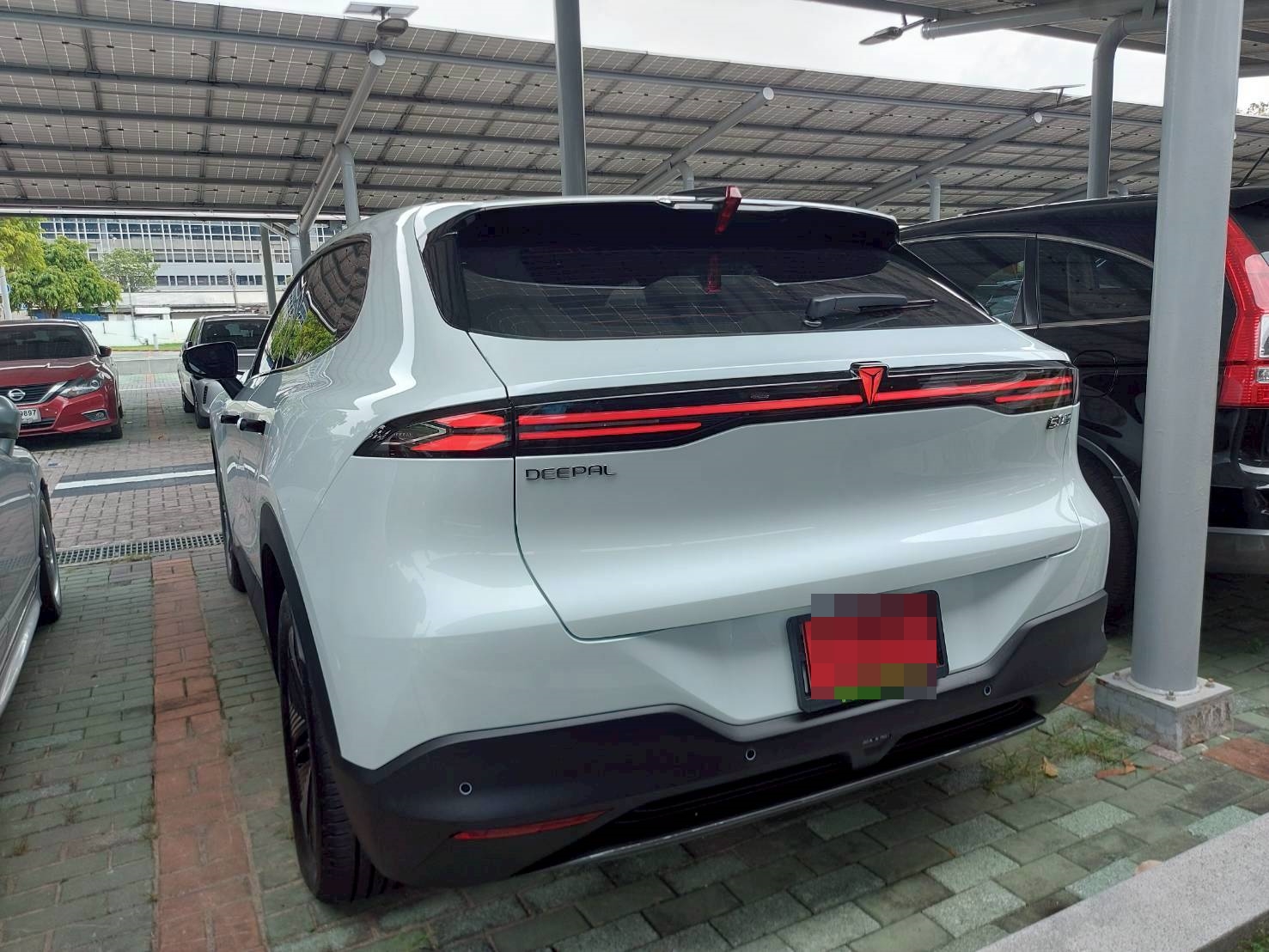 พรมรถยนต์ Deepal S05 ปูพรมVVIP ด้ายคู่ สีดำด้ายแดง เต็มคัน 6 ชิ้น