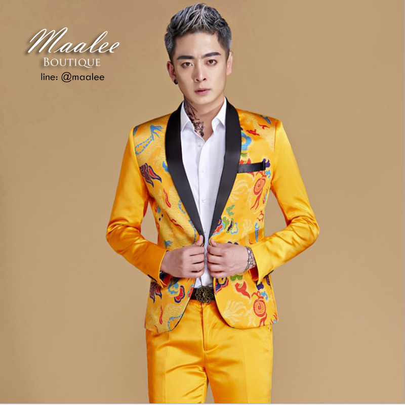พร้อมเช่า ชุดสูทชาย สไตล์จีน สีหลือง แต่งผ้าแพรลายมังกร ปกดำ