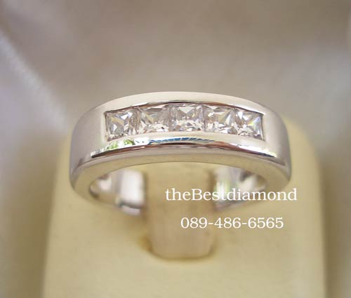 BR423RD-M+++ แหวนเพชรcz สี่เหลี่ยม ฝังแบบสอด+++ งานเหมือนร้านจิวเวลลี่เลยค่ะ งานเรียบร้อย สวยหรู ฝังแบบนี้ค่อนข้างยาก ใส่ได้ทั้งหญิงและชาย