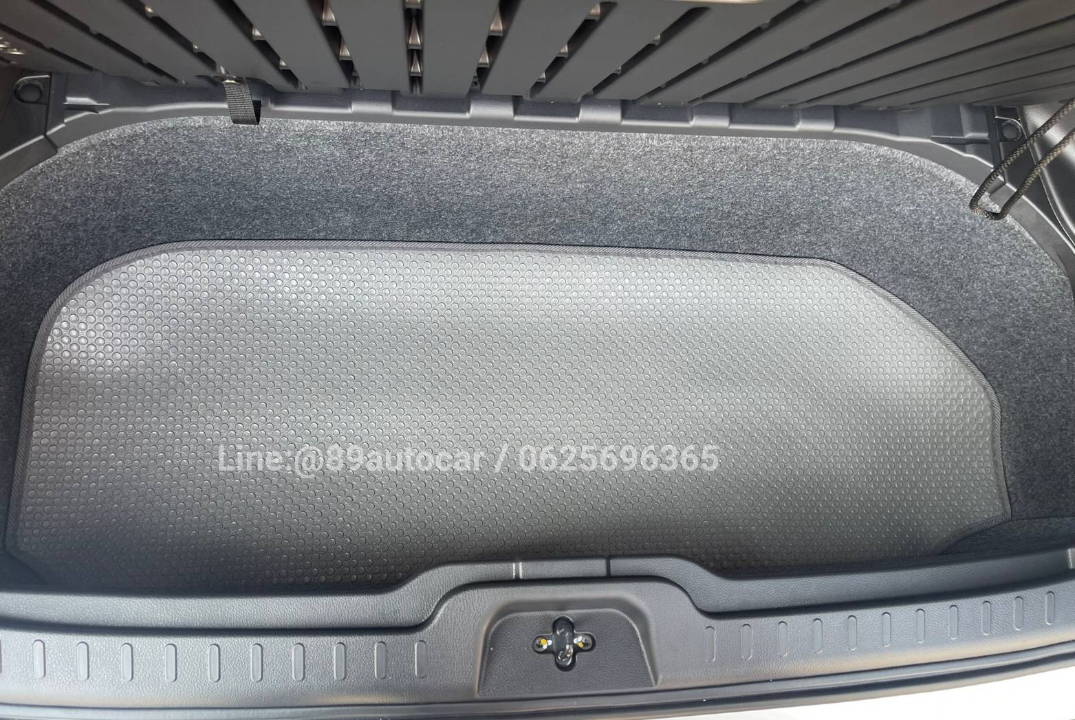 ผ้ายางปูพื้นรถตู้ Nissan SERENA S-Hybrid Highway Star (C27) ปี 2024-2025 (นิสสัน เซริน่า) ปูกระดุมเล็ก PVC แท้ สีเทาขอบเทา