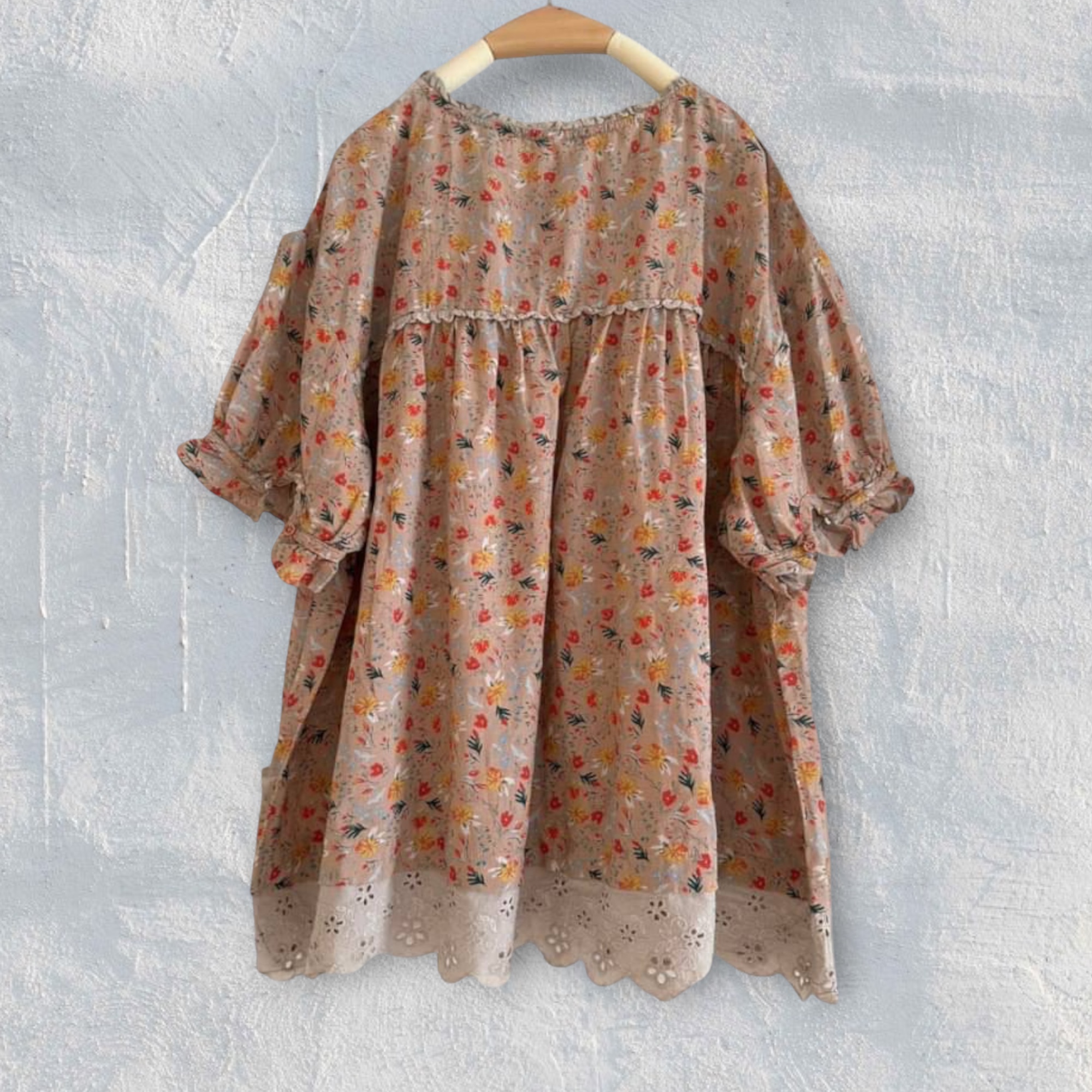 เสื้อผ้าฝ้ายลายดอกไม้แต่งผ้าลูกไม้ลายปัก