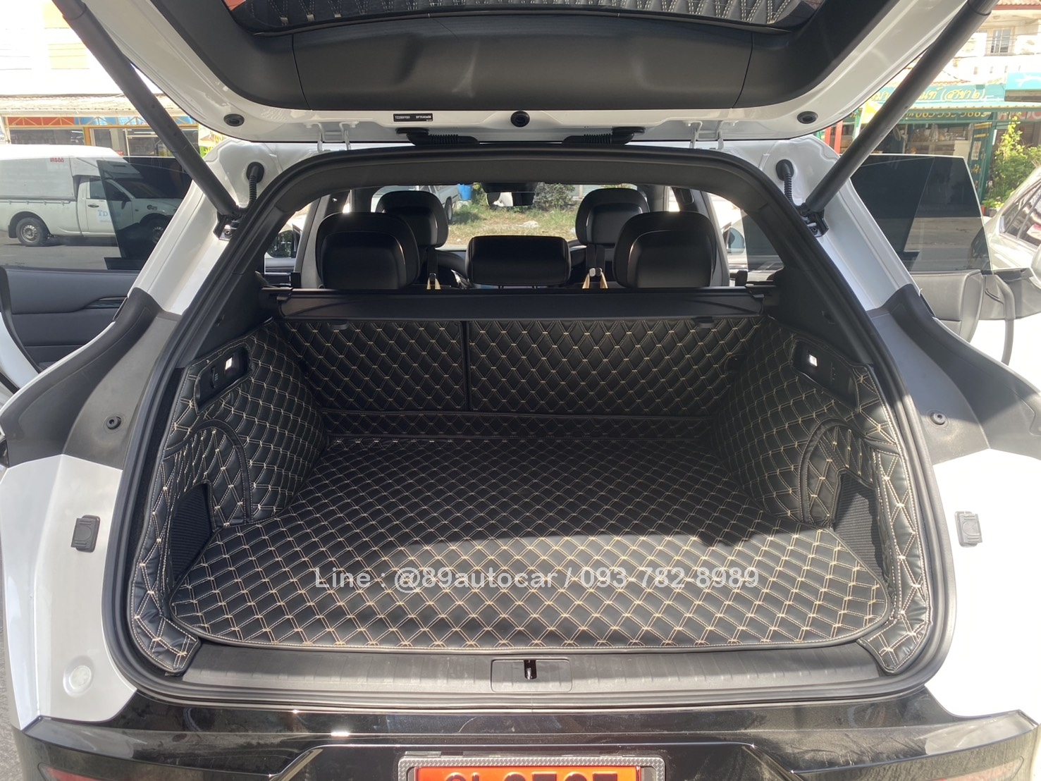 พรมปูพื้นรถยนต์ Zeekr 7X ปูพรมVVIP สีดำด้ายทอง เต็มคัน 8 ชิ้น