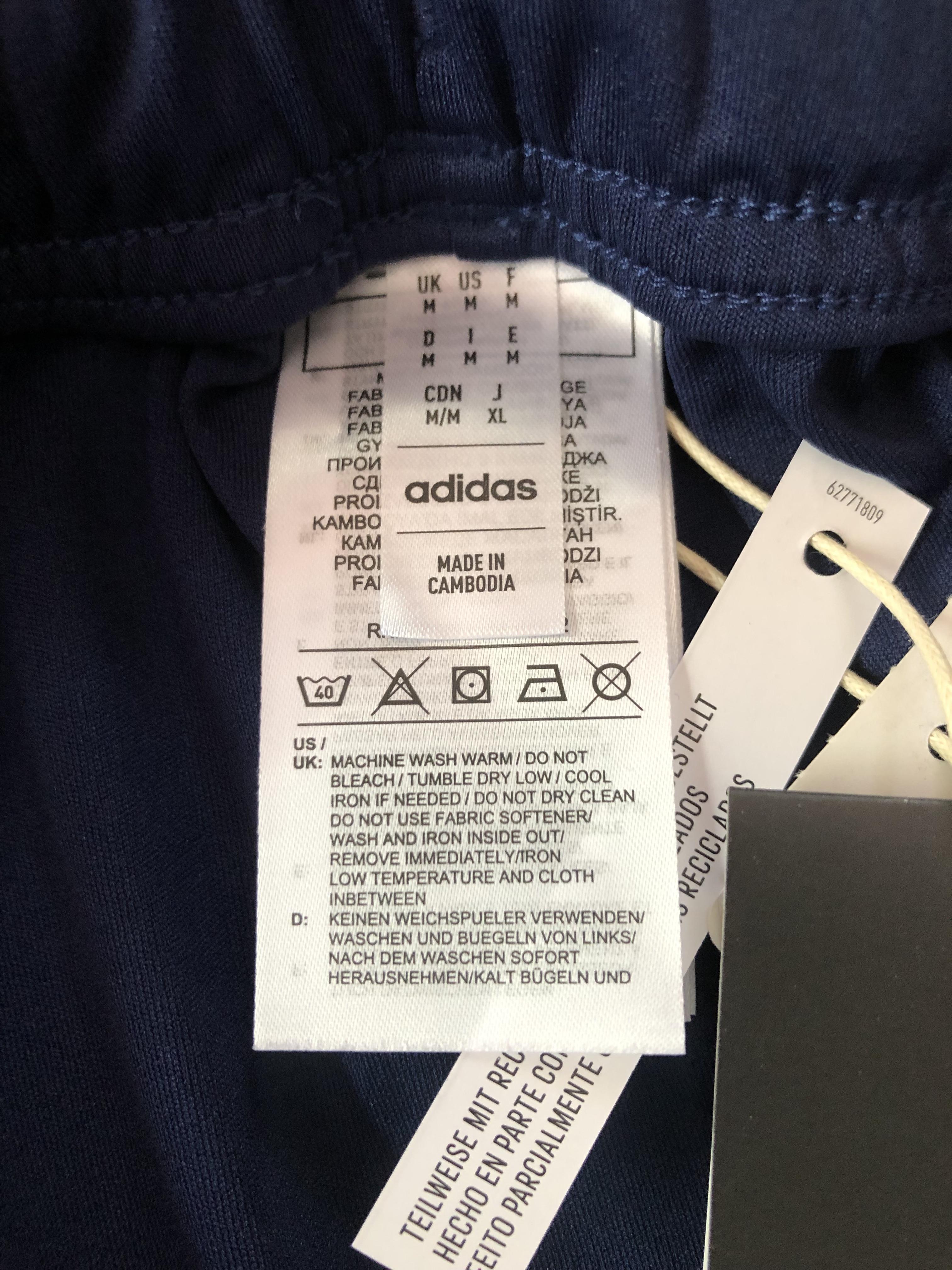 กางเกงฟุตบอล ทีมสโมสรลีดส์ ยูไนเต็ด ชุดเยือน 2023/24 ใหม่ M-Size / LEEDS UNITED Football Shorts Away Kit 2023/24 Jersey NEW M-Size