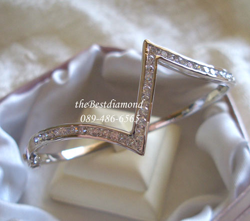 BL012RD++กำไลมงกุฎ++กำไลน่ารักๆๆ ดูเป็นรูปมงกุฎ หรือ รูปหยัก แบบ Modern ก็ได้ค่ะ งานทันสมัย โฉบเฉี่ยว ออกเปรี้ยวทันสมัยนิดๆค่ะ ข้อมืออวบๆก็ใส่ได้นะคะ