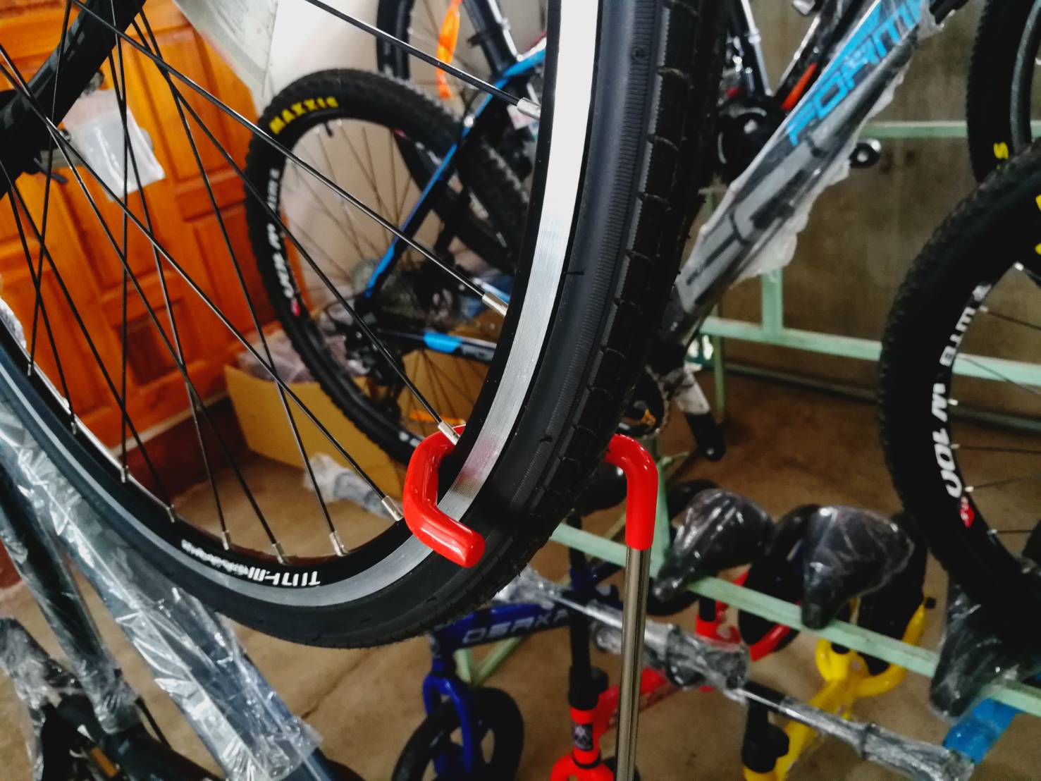 ขาตั้งจักรยานชี้ฟ้า Hong SEN, E-HS-T021 Floor Mount bike stand