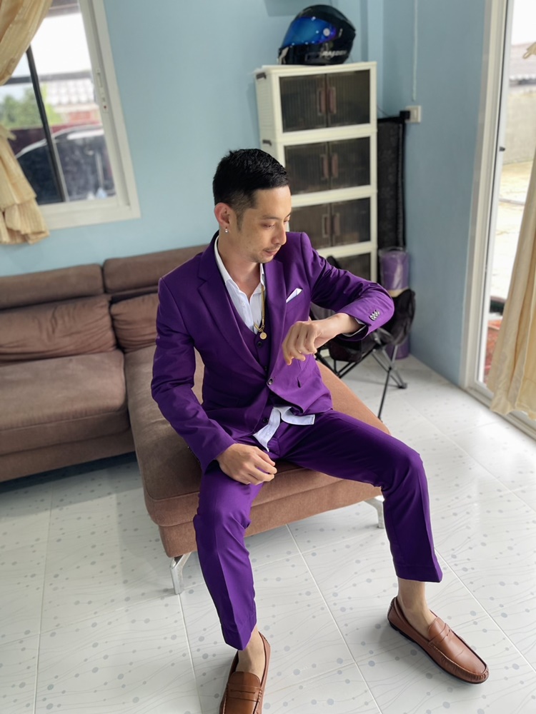 พร้อมเช่า ชุดสูทชาย สีม่วง สไตล์เกาหลี (พร้อมเสื้อกั๊ก)