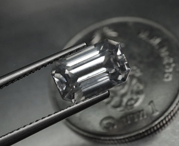 เพทายกัมพูชา 3.02 กะรัตทรงสี่เหลี่ยม