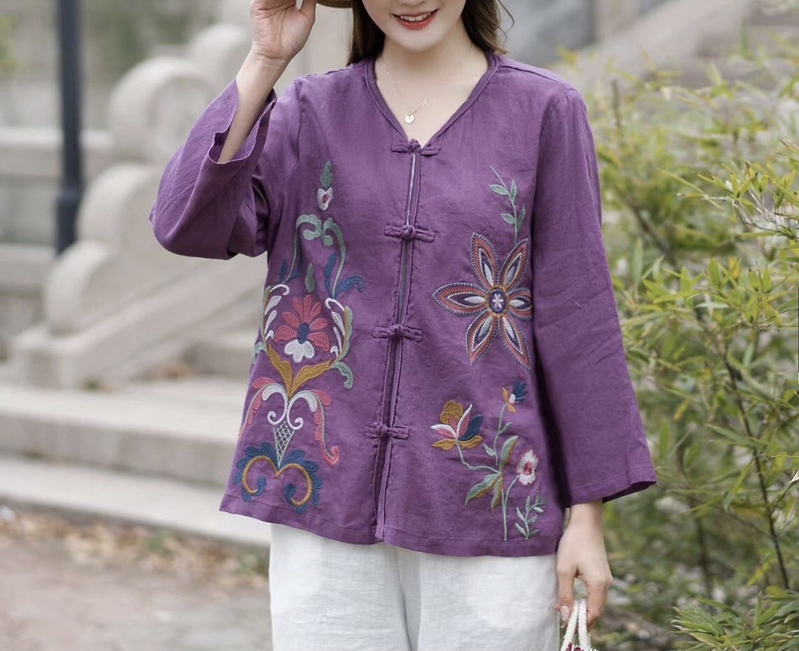 เสื้อคอวีผ้าลินินผสมคอตตอนลายปัก