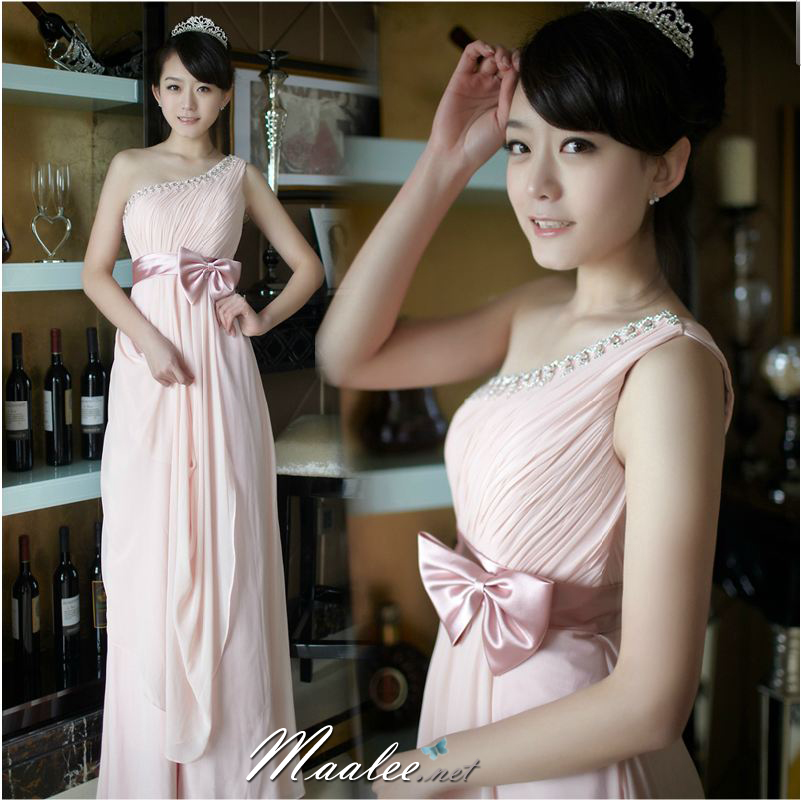 พร้อมเช่า ชุดราตรียาว สีชมพู Pastel สวยหวาน ไหล่เดียว จับเดรป แต่งโบว์ผ้าซาติน