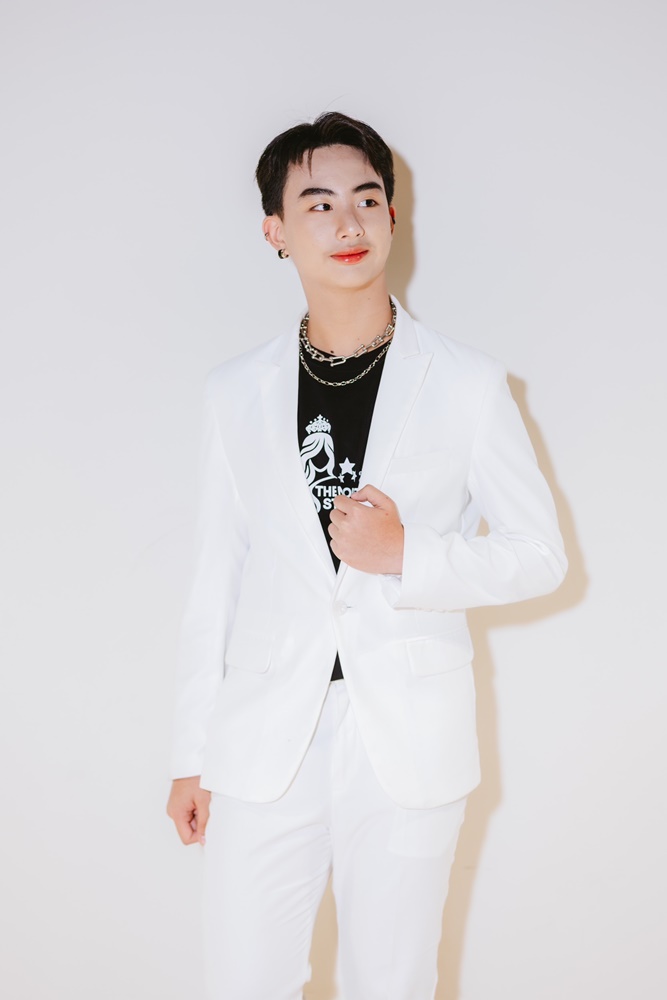 พร้อมเช่า ชุดสูทชาย สีขาว งานเนียบ (พร้อมเสื้อกั๊ก)