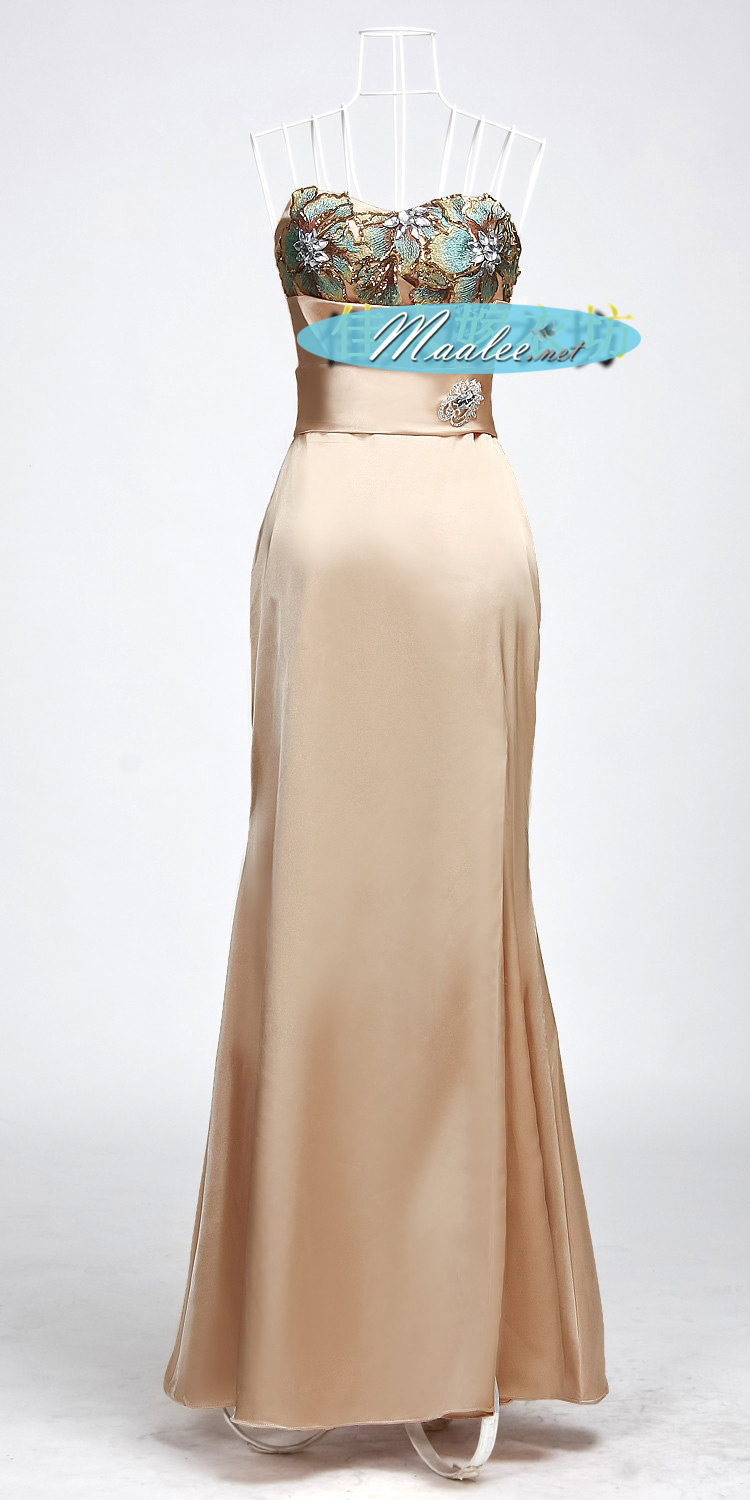 พร้อมเช่า ชุดราตรียาว สีชมพู Hot Pink เกาะอกลูกไม้ปัก ทรงหางปลา ผ้าซาติน