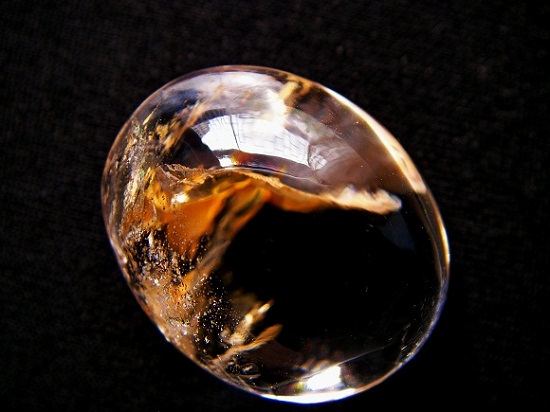 QU0029 แก้วใส แตกลายใน สวยใสกาบทองพลิ้วใจกลางเม็ดแก้ว ขนาดหัวแหวนกองข้าว นูนอลังการ ขนาดเม็ดแก้ว 20.04x24.47x14.49 มม. นน.46.80 ct.