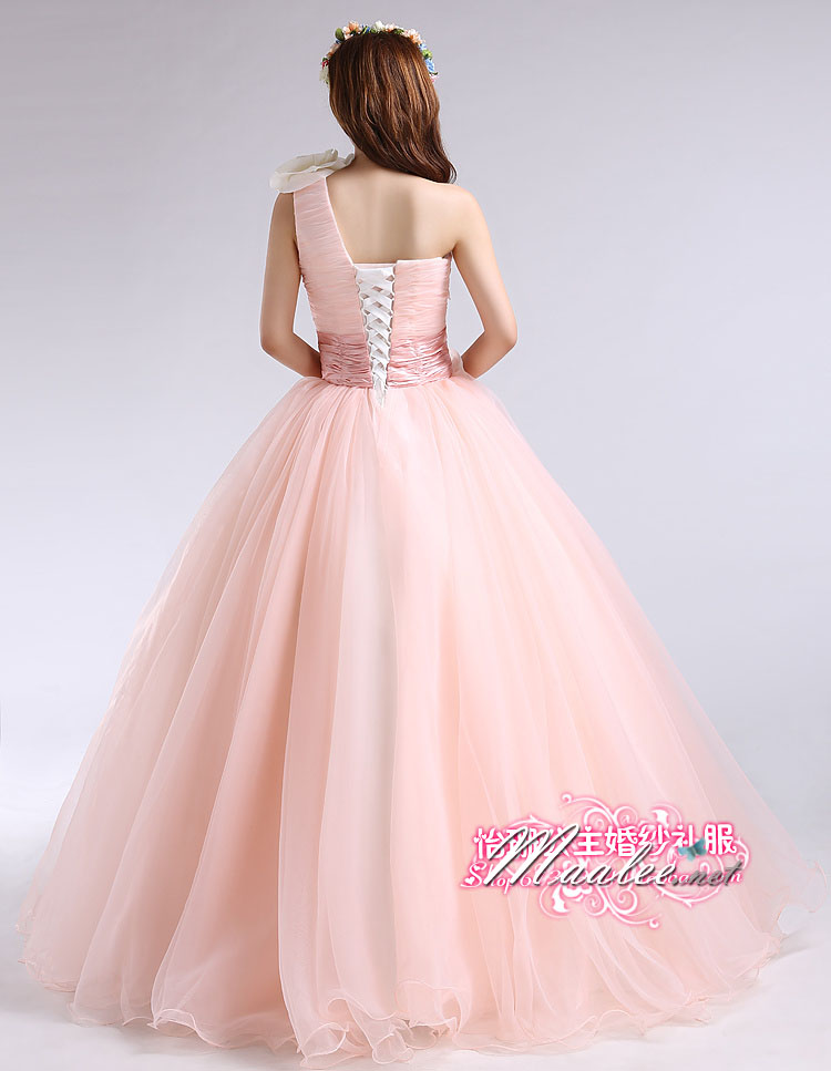 พร้อมเช่า ชุดแฟนซี ชุดราตรียาว ไหล่เฉียง สีชมพูอมส้ม Pastel สวยหวาน กระโปรงผ้าแก้วน่ารักมาก