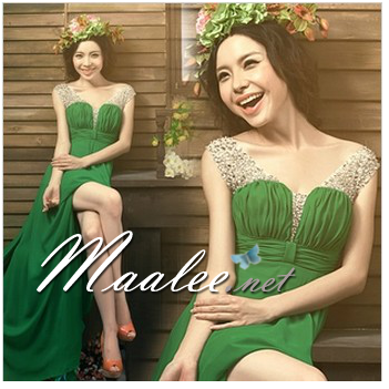 พร้อมเช่า ชุดราตรียาว สีเขียว ปักเลื่อมช่วงอก แบบเปรี้ยวอมหวาน