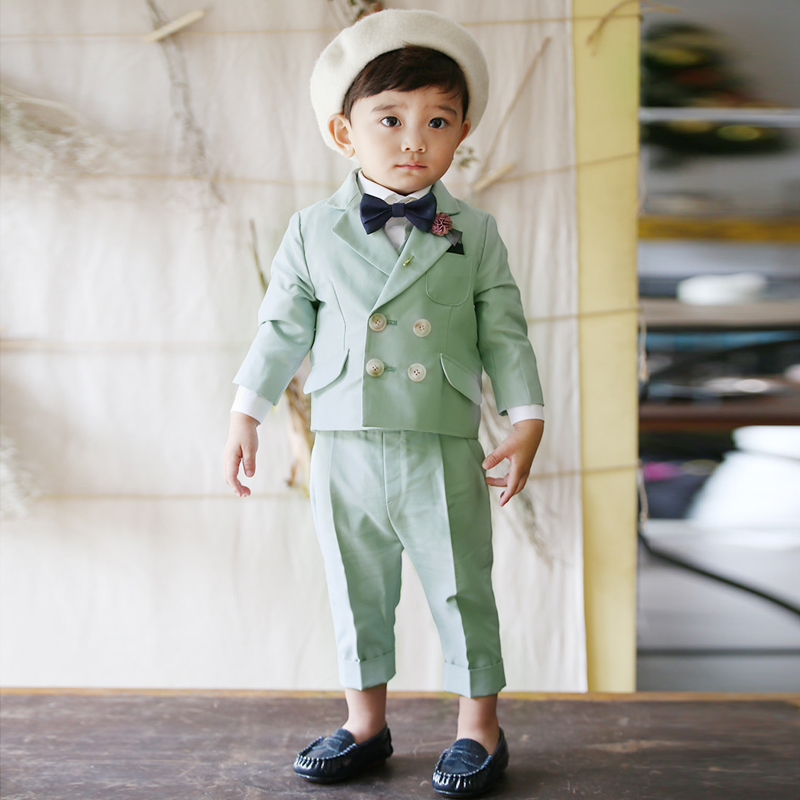 พร้อมเช่า ชุดสูทเด็กชาย สีเขียว กระดุมสองแถว ทอลายในเนื้อผ้า **พร้อมเช่าไซส์ 120, 150**
