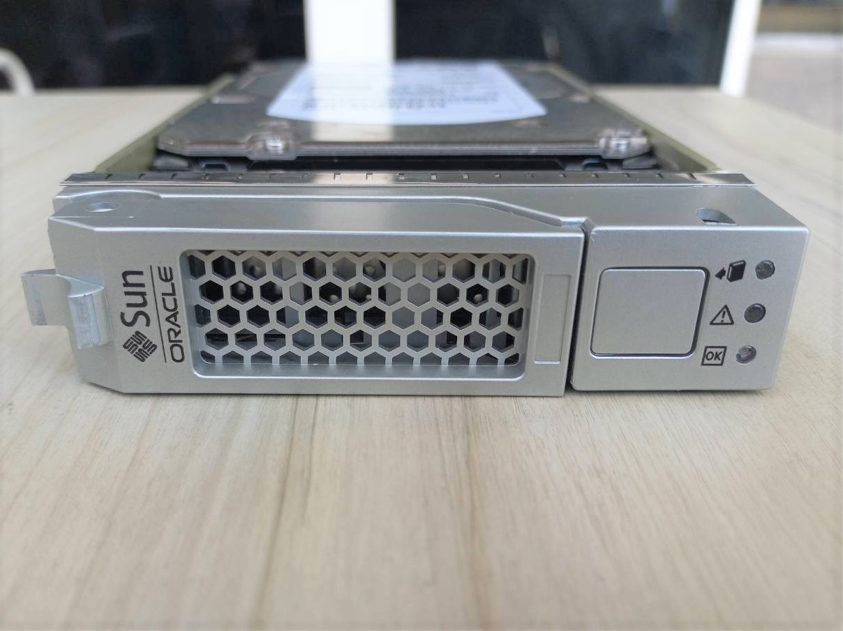 390-0335-04 Sun 300GB 15000RPM SAS 3Gb/s 3.5-inch Hard Drive.