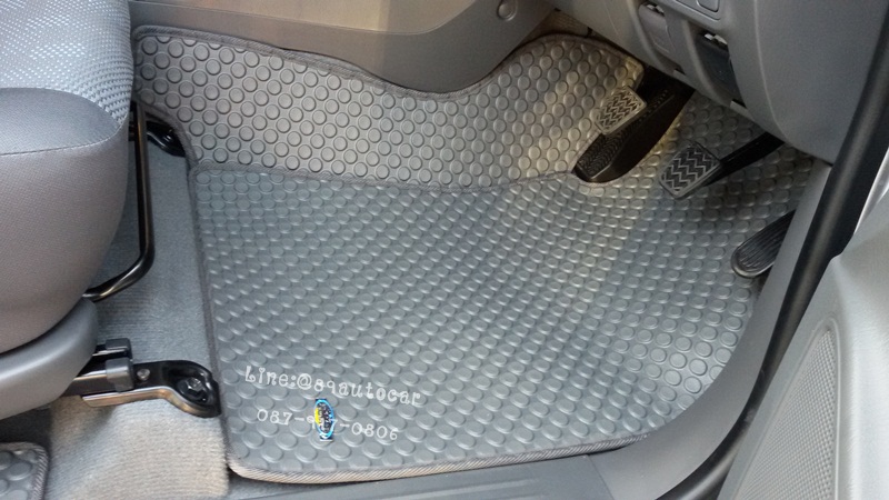 ผ้ายางปูพื้นรถยนต์ Toyota Vigo Cab กระดุมสีเทาขอบเทา