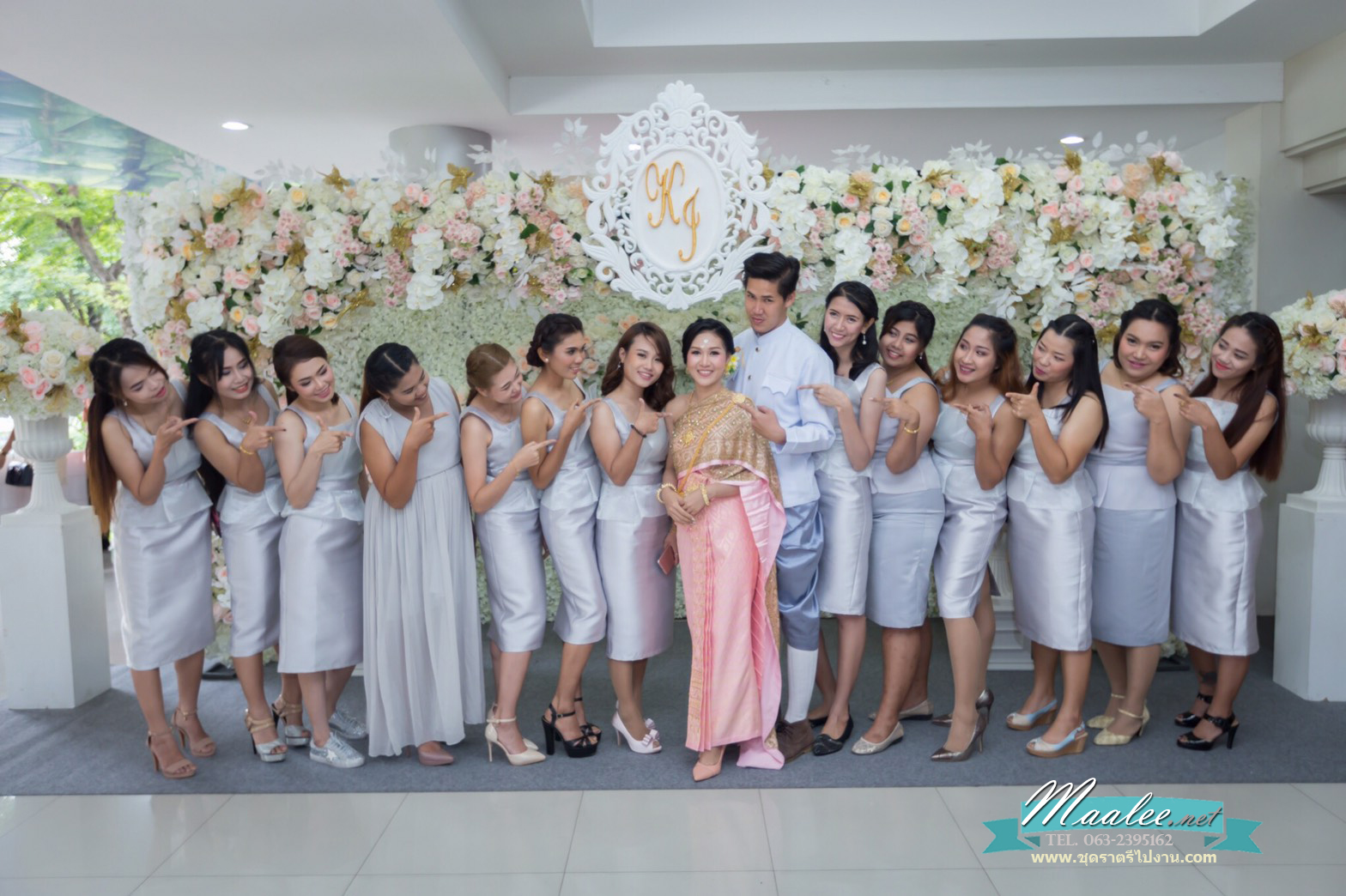 พร้อมเช่า ราตรีสั้น ชุดแซกผ้าไหมเทียม แต่งผ้าแก้วจับเดรป สวยหวาน สีเทา พลัสไซส์