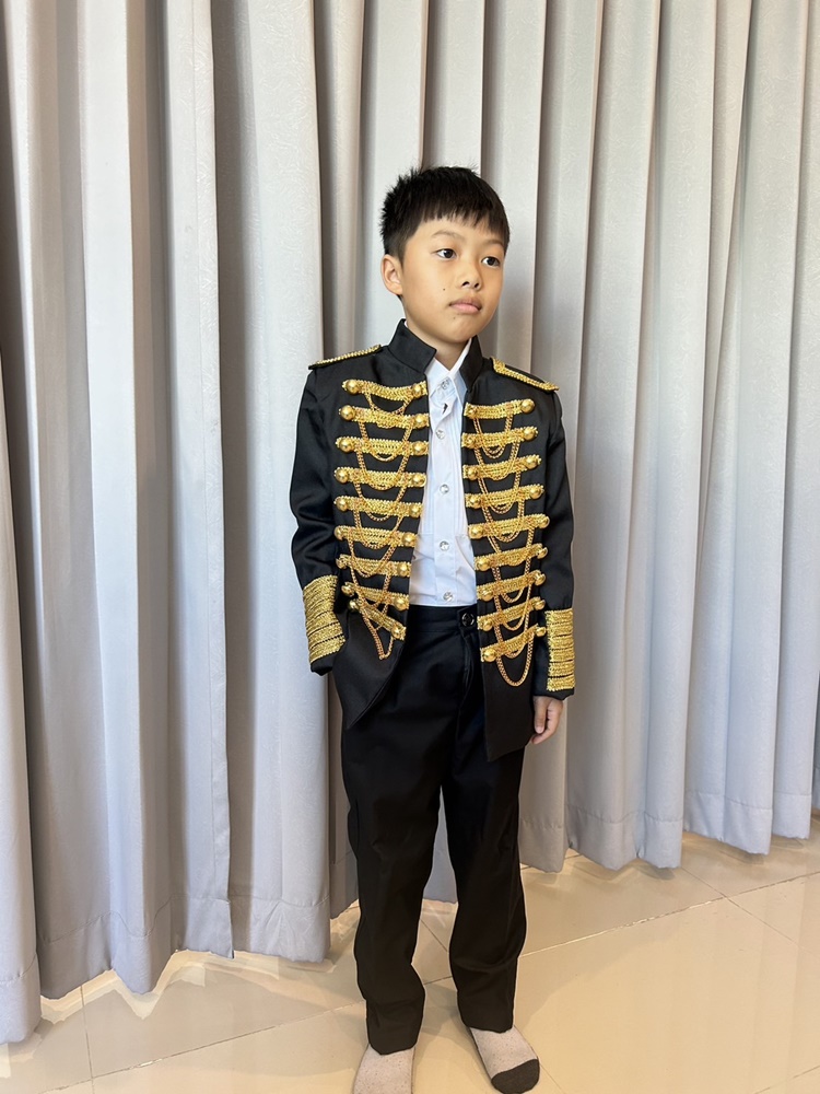 พร้อมเช่า ชุดสูทเด็กชาย สีดำพู่ประดับทอง เครื่องแบบทหารสไตล์ยุโรป (ไซส์ 140,150)