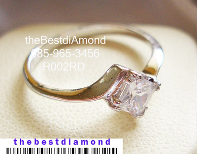 BR002RD=== แหวนเพชรCZ สี่เหลี่ยม(Emerald Cut) เรียบ หรู ดูดี ไม่เวอร์ ใส่ติดนิ้วได้สวยน่ารักค่ะ
