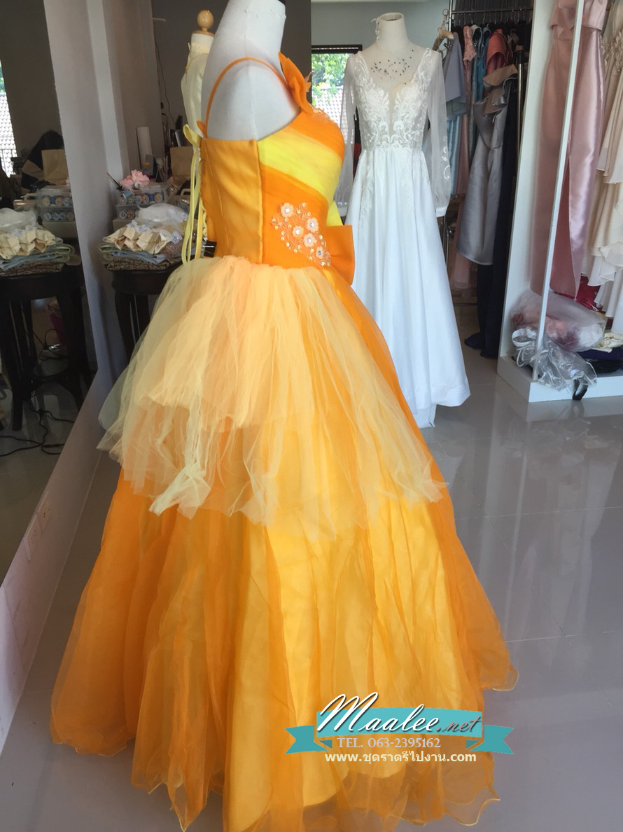 พร้อมเช่า ชุดแฟนซี ชุดราตรี ไหล่เดียว สีส้มแต่งระบายสีเหลือง น่ารัก แต่งโบว์เพิ่มความหวาน