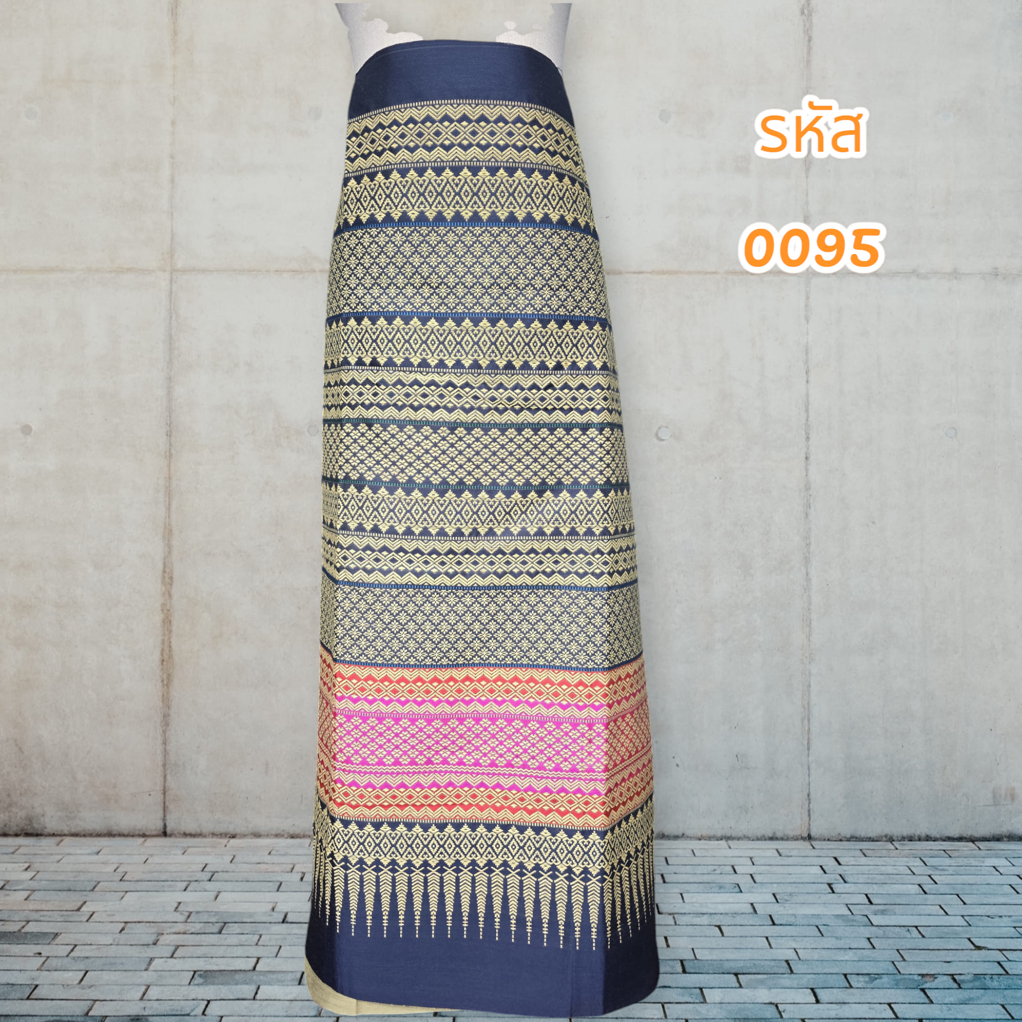 ผ้าฝ้ายทอลายสีเทาเข้ม (ผ้าเป็นผืน)