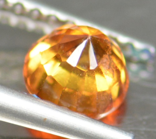 พลอยบุษราคัมบางกะจะ 0.90 กะรัตพลอยไทย (0144)