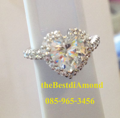 BR231RD++แหวนเพชรCZ รูปหัวใจเพชรล้อม มีบ่าข้างแบบทันสมัย ดูดี intrend มากๆๆ แบบออกมาจากร้านจิวเวลลี่เลย เพชรสวยวิ๊งๆ ใส่ติดนิ้วได้เลยค่ะ สวยสุดๆ