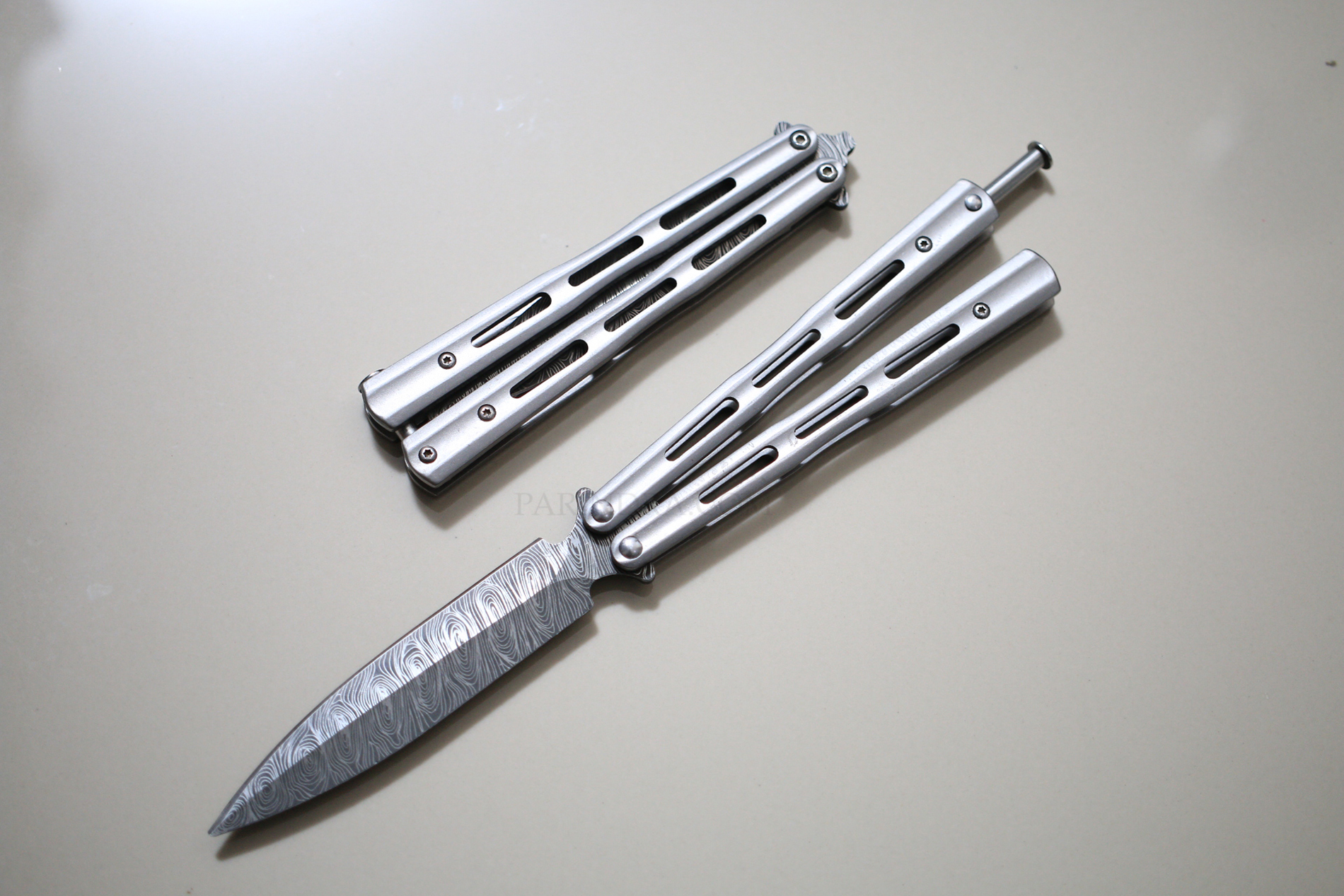 มีดบาลีซอง Balisong มีดควง มีดปีกผีเสื้อ ใบมีดยิงเลเซอร์ลายดามัสกัส