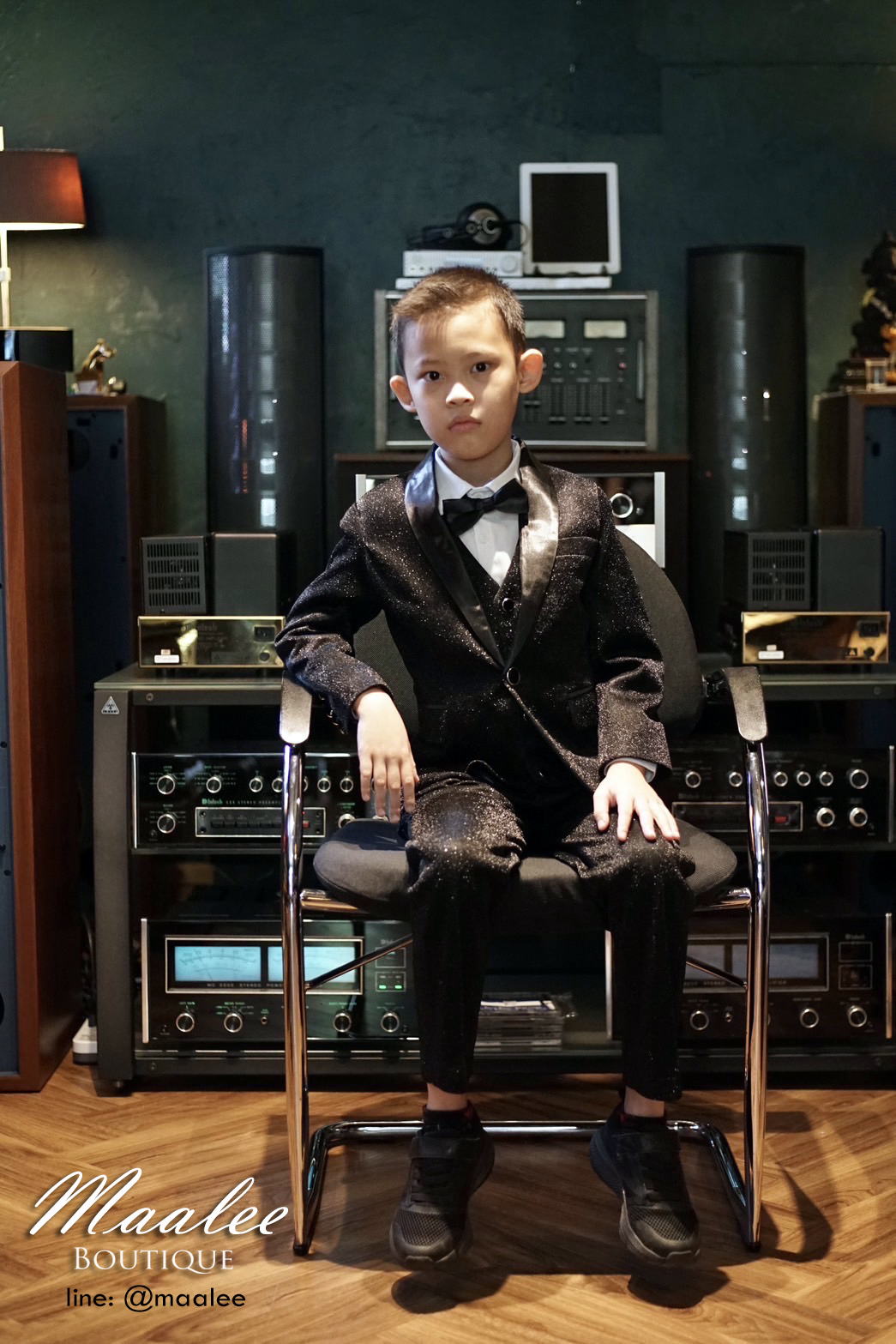 พร้อมเช่า ชุดสูทเด็กชาย สีดำ เนื้อกากเพชร แบบหรูหรา **พร้อมเช่า 120,130,140,150,160,170**