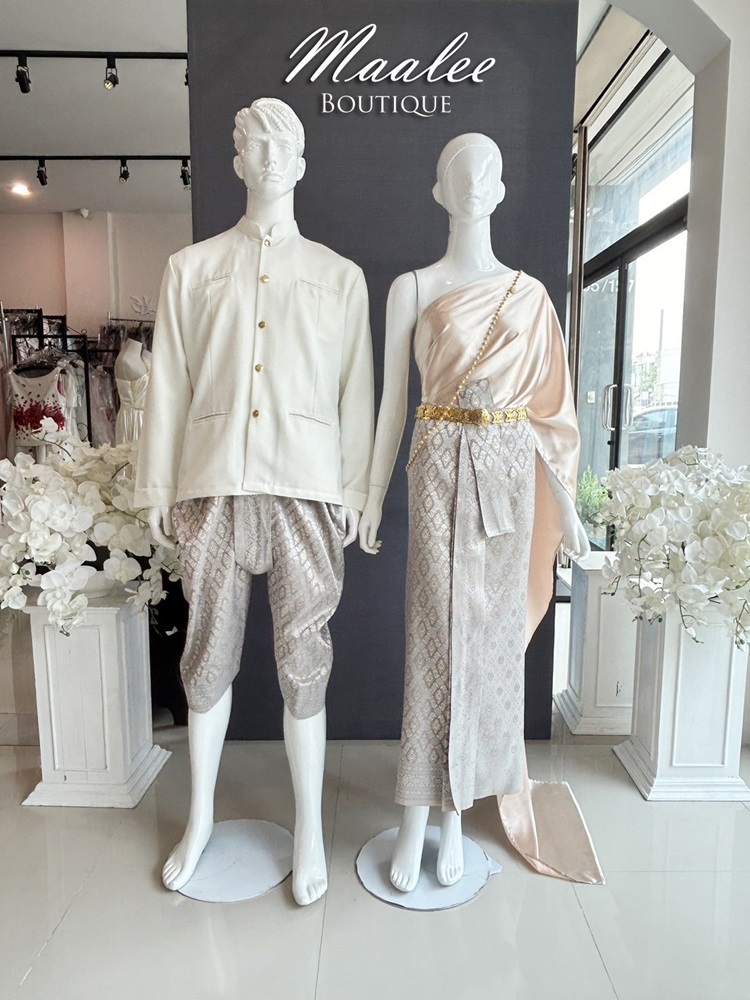 เช่า ชุดไทย ชุดเพื่อนเจ้าสาว ชุดไทยผ้าถุงสีเทาชาเงิน สไบสีทองแชมเปญ