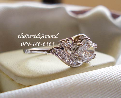 BR713RD+++แหวนชู 3 ชั้น พร้อมเพชรชนาด M +++หรูหรา ดูดีมาก แบบสวยค่ะ ใส่ได้ทุกโอกาส ใส่แล้วนิ้วเรียวสวย เพชรงามมากๆๆ