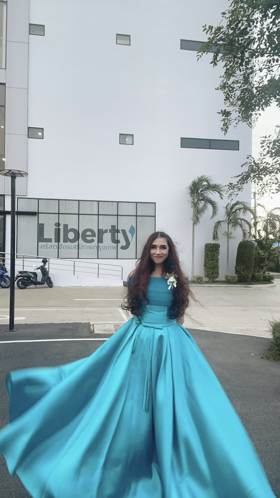 พร้อมเช่า ชุดราตรียาว แบบไหล่ปาด สไตล์วินเทจผ้าไหมดัชเชส กระโปรงทรงA แต่งโบว์2ชั้น ช่วงเอว สีเขียวน้ำทะเล (เชือกผูกหลัง)