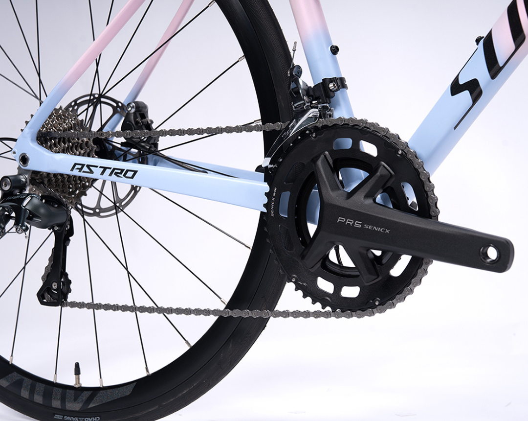 จักรยานเสือหมอบ SUNPEED ASTRO 2025 – เฟรมอลูมิเนียม, ตะเกียบคาร์บอน, Shimano 22 สปีด, น้ำหนักเบาและทนทาน