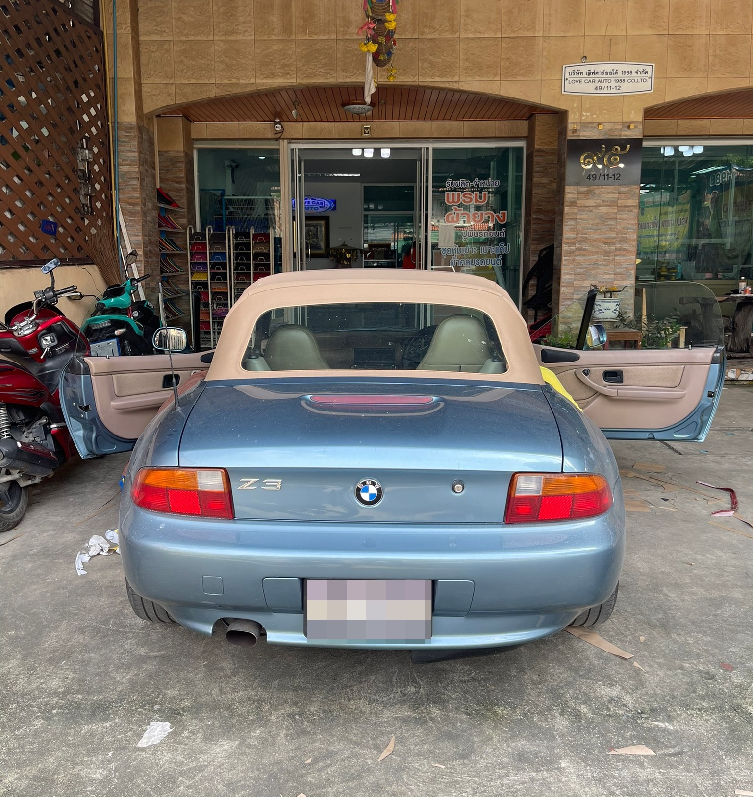 ขายพรมรถยนต์ BMW Z3 ปูพรมหกดี สีแดงไวน์ 2 ชิ้น