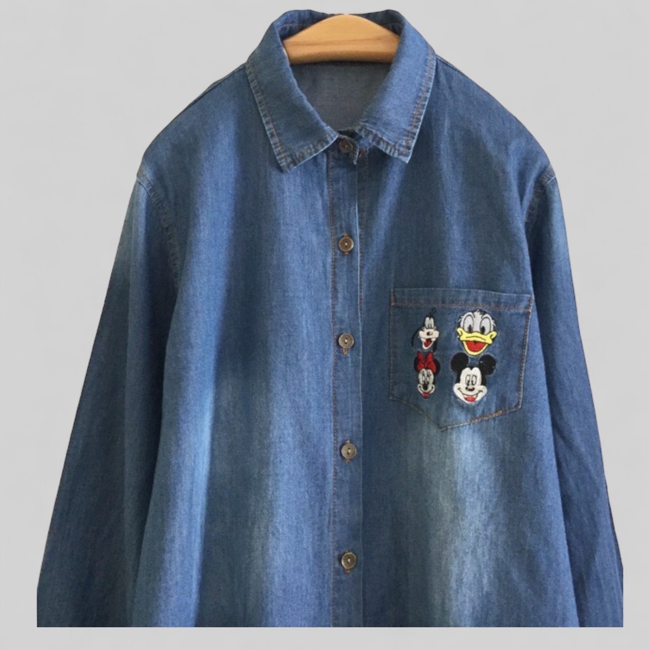 เสื้อเชิ้ตยีนส์ปักลายการ์ตูน