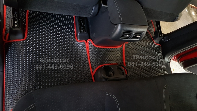 ยางปูพื้นรถยนต์เข้ารูป Nissan Navara 4 ประตู ธนูสีดำขอบแดง