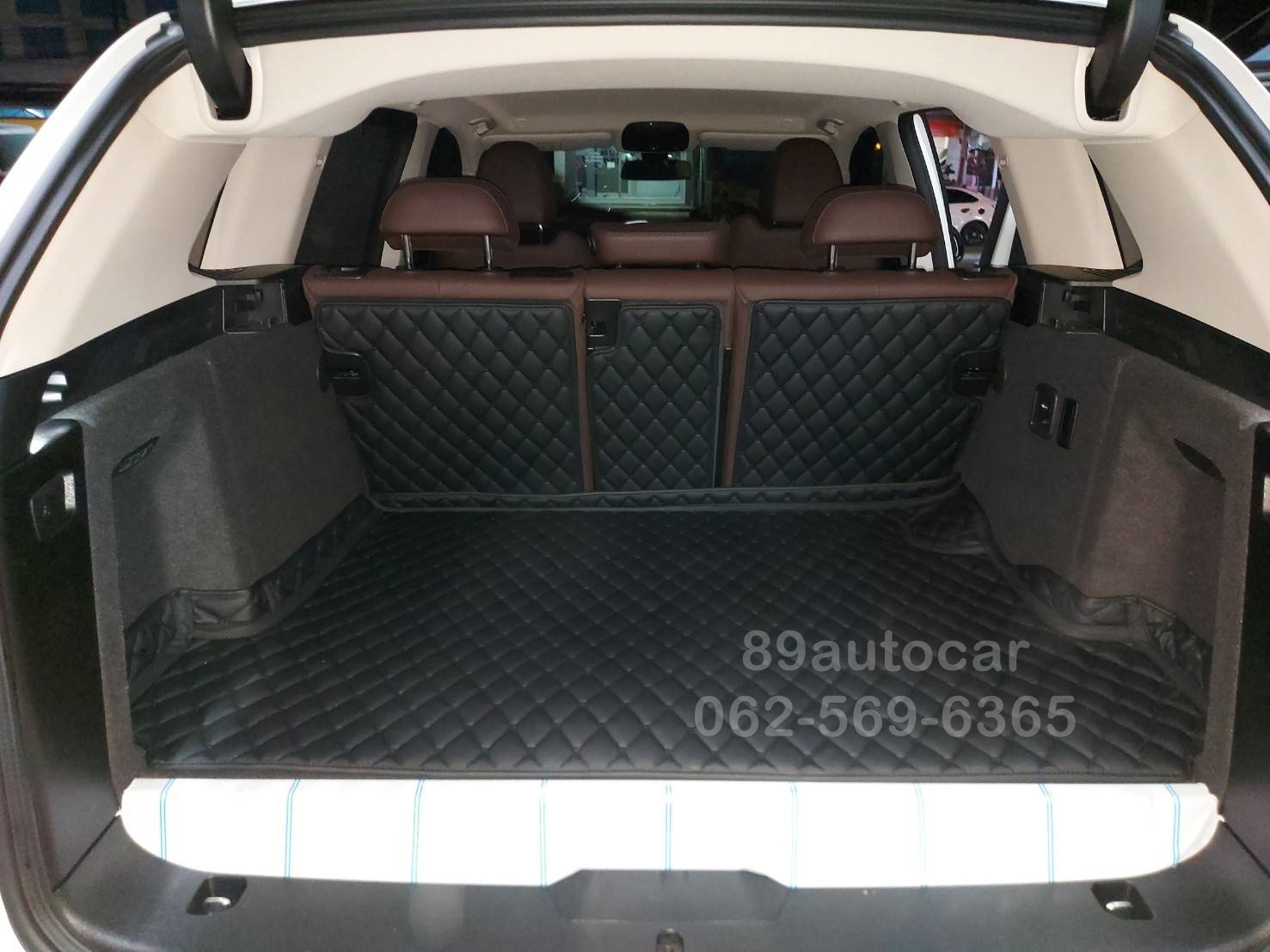 พรมรถยนต์ BMW X3 2021 Xdrive 30e ปูพรม7D สีดำด้ายดำ เสริมดักฝุ่นสีเทา เข้ารูป เต็มคัน