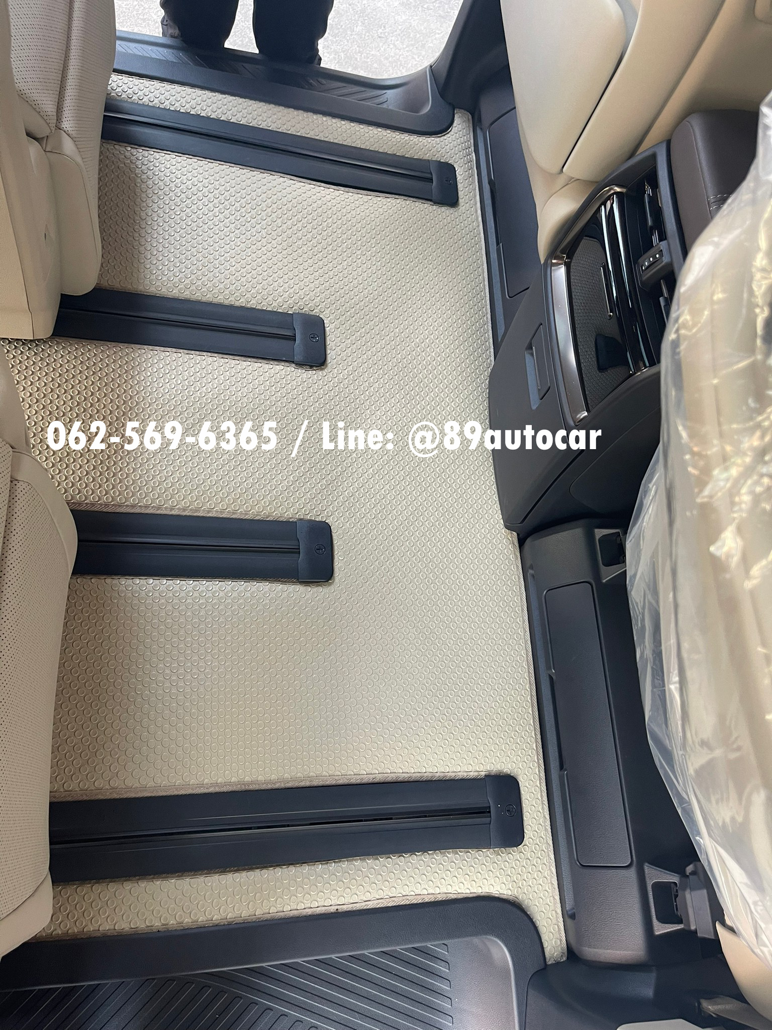 ผ้ายางปูพื้นรถยนต์ Toyota Alphard 40 ปี 2024 ปูกระดุมเล็ก PVC สีครีมขอบครีม