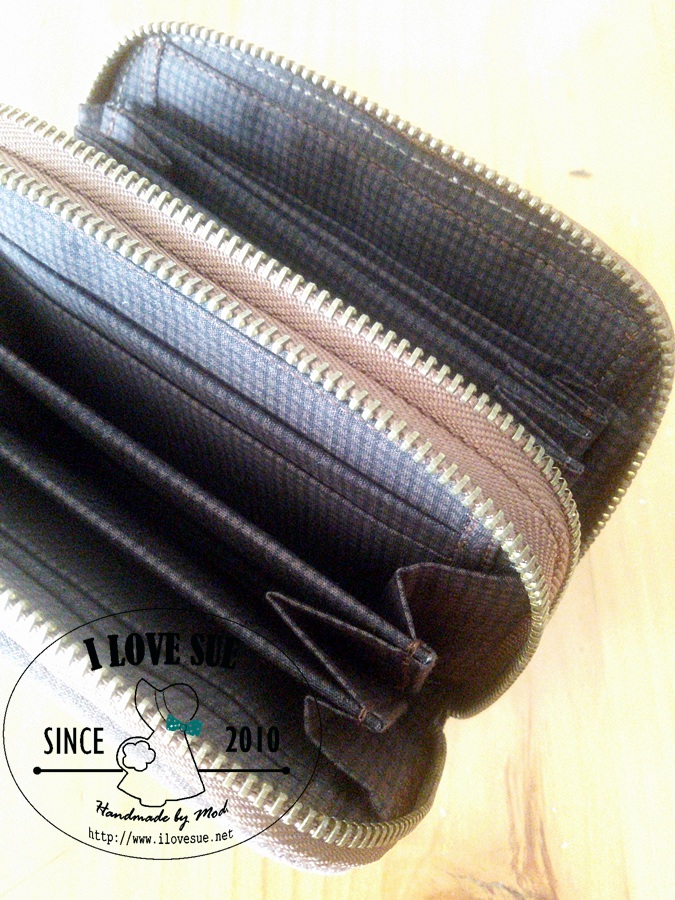 กระเป๋าสองซิปย่อขนาด - ลายนี้ไม่รับทำซ้ำ แจ้งลายใหม่ได้ค่ะ